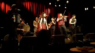 Barcelona Gipsy BalKan Orchestra - Tisom Tiše. Umeå Folkets Hus, Studion 2023.02.04