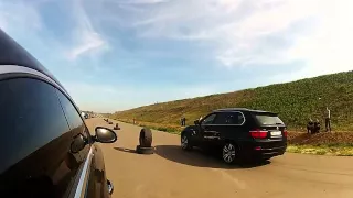 BMW X5M vs Mercedes CLS 63 AMG