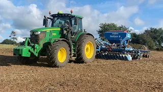 John Deere 6250r au semis d’Herbe 2022 avec un Lemken Solitair 9 | SARL Kerivel