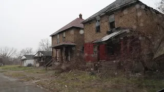 DETROIT NEIGHBORHOODS LOOK PATHETIC