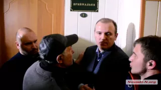 Видео Новости-N: Власенко выносят под руки