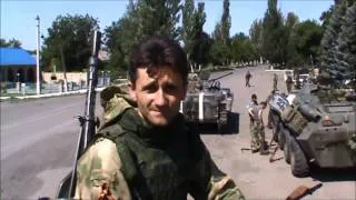 Ополченцы с участием подразделения Моторолы идут к границе с Россией
