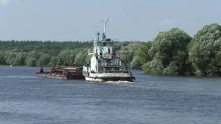 Буксиры-толкачи РТ-425 и Подольск с баржами