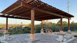 PERGOLA DE MADERA CON COLUMNAS DE BLOQUE. PASO A PASO