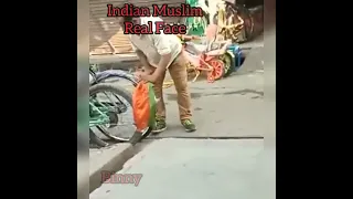 Indian Muslim insulting Indian Flag... Indian Muslim Real Face #india How Indian Muslim hate India🤬🤬
