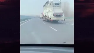 This Truck driver is genius 😳