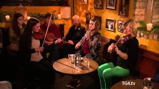 Geantraí na Nollag 2013 | Lá Nollag ar TG4 | Zoe Conway,Tara Breen &Lydia Warnock