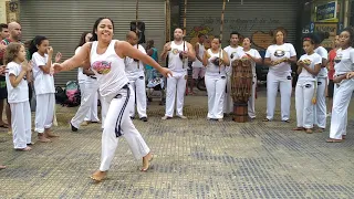 Fundação Capoeira professor Dminas . Roda feminina da mestranda índia