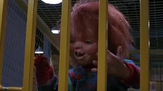 Chucky  El Muñeco Diabólico 2 1990   Chucky pierde una Mano Español Latino 1very horer