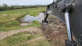 LIMPANDO AÇUDE // Escavadeira hidráulica volvo ec 140Dlm