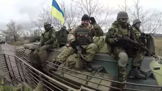 Український спецназ патрулює село Чернухіно біля Дебальцево.