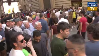 Sogno Palio Prova Generale l'arrivo dei Popoli e passaggio Drappello Carabinieri a cavallo