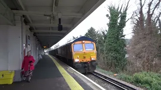 *Legend Driver* 66758 passes Nunhead at speed with 9 tones (15/01/2022)