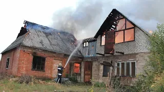 У Панютиному через блискавку загорівся будинок