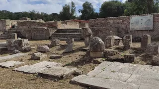 The forum, the thermal baths and the necropolis of Cumae