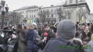 Євромайдан у Львові. Хто не скаче, той москаль, - кричать мітингувальники.