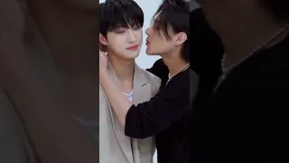 wooyoung taking his chance to kiss seonghwa #ateez #wooyoung #seonghwa #woonhwa #woosan #shorts