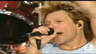 Bon Jovi - Livin On A Prayer - Live in Times Square 2002