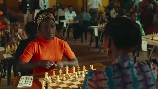 Une pauvre fille qui n'est jamais allée à l'école devient championne du monde d'échecs | film résumé