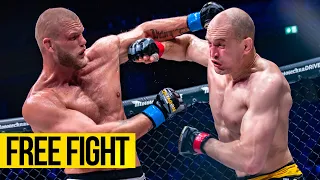CLASH OF THE TITANS!🤯 Thrilling Battle for the Light heavyweight Title! | LANGER vs. POPPECK
