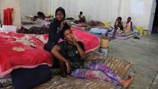 المهاجرون المنطلقون من ليبيا يسابقون الوقت للابحار قبل الخريف