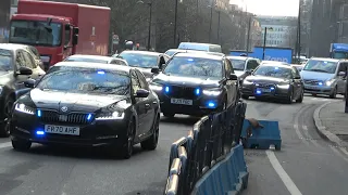 HUGE COUNTER TERRORISM CONVOY! - Unmarked Police cars responding in London