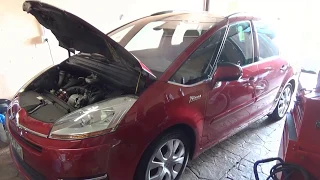 How to replace the battery in the Citroen C4 Grand Picasso.