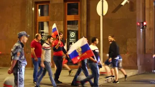 Москва празднует победу после матча Россия - Испания