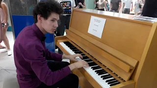 Thomas Krüger – Crazy Piano Version Of "Animals" (Martin Garrix) At Shopping Mall