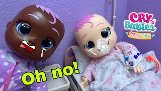 Cry baby doll goes to the Hospital in ambulance! 😰