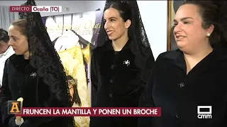 Aprendemos a colocarnos la mantilla | Ancha es Castilla-La Mancha