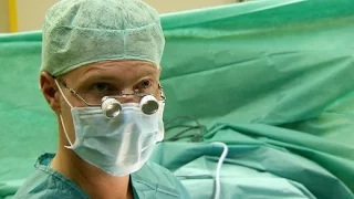 Letzte Rettung Doktor Elsner: Ein Schönheitschirurg hilft Flüchtlingen | SPIEGEL TV