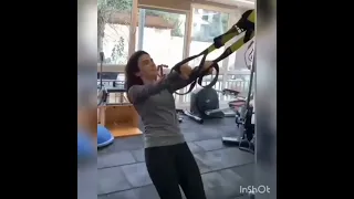 özge yagiz funny dance during workout 🤣🤣