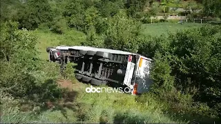 Trajleri del nga rruga në Librazhd, shpëton mrekullisht shoferi | ABC News Albania