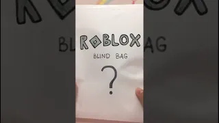 Unboxing Roblox blind bag!