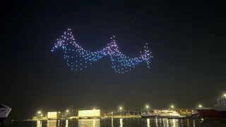 Piraeus Tower : Show από 250 drones στο λιμάνι του Πειραιά.