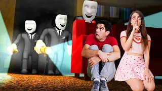 SONO ENTRATI DEI LADRI IN CASA!!!SCAPPIAMO DAI LADRI CON LA MASCHERA!! BREAK IN STORY ROBLOX!!