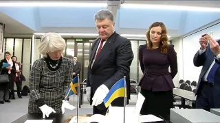 Порошенко ознакомился в Швеции с Конституцией Пилипа Орлика