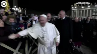 WEB EXTRA: Pope Pulls Away From Woman Who Grabbed And Pulled His Hand