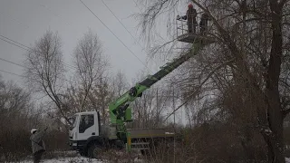 Bakhmut in ruins as Russia battles on in eastern Ukraine