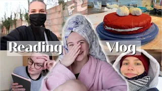 READING VLOG: Fangirl, Miss Peregrine's Home., snowy mountains & baking cakes