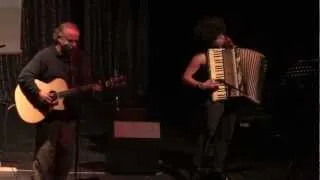 Fernando Ubiergo - Zamba Pa No Llorar (Canto Capital, Teatro Cariola, 05-05-2012)