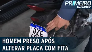 Homem é preso após adulterar a placa da moto com fita adesiva | Primeiro Impacto (25/07/22)