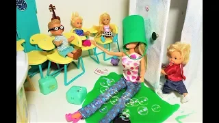 GOOD SENSE OF HUMOR TO THE OFFICE. DOLL FUN SCHOOL. #Cartoon dolls #Barbie