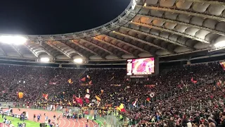 Roma - lazio 2-1: la Roma festeggia sotto la Curva Sud il gol di Nainggolan