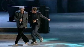 Gianni Morandi e Adriano Celentano - Scende la pioggia _ Live 2012