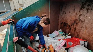 Retail Dumpster Diving – Great Finds at the Mall and Food to Donate!