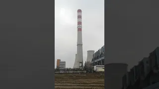 Wyburzanie komina elektrowni Adamów.