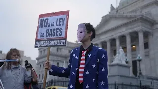 Argentines protest over a tax bill while it is discussed in congress