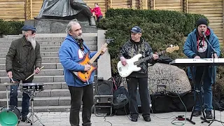 Вуличні музиканти в Києві. Група "Борода" и "Двері"